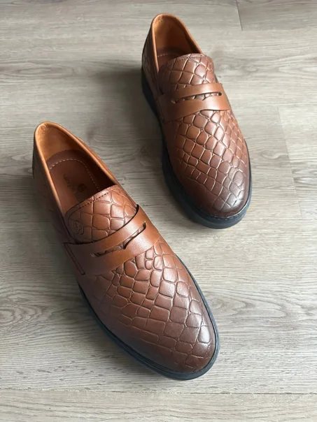 حذاء رجالي فاخر أناقة عصرية ولمسة فخامة