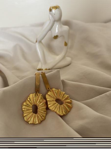 🍑 Boucles "Lumière Pêche" ✨ – Dorure & Élégance Graphique