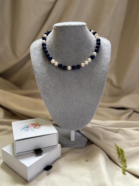 Collier Élégance Nocturne – Lapis Lazuli & Perles d’Eau Douce