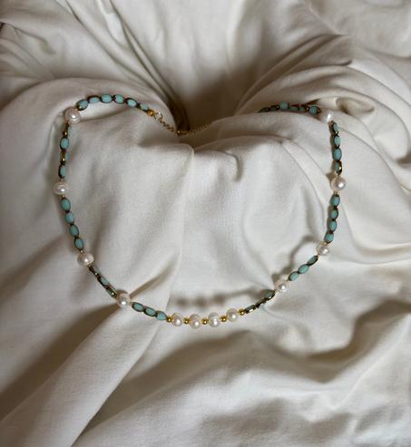 ✨ Collier Jinbian – Éclat Doré & Perles Naturelles 🤍 Saphir clair