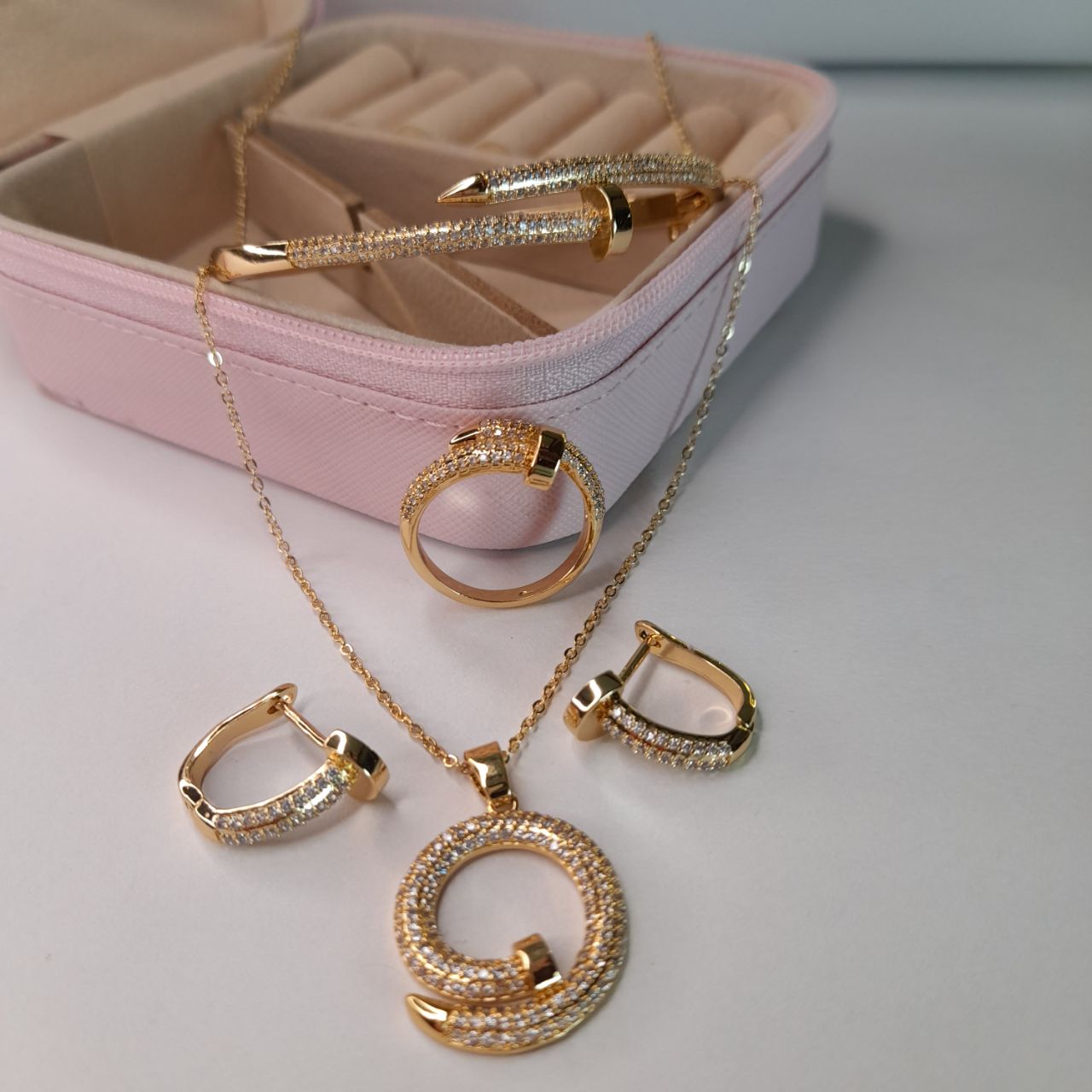 stores/96deb66b80b12c0691e342e16afda9fa/products/M16ln0oSlnGzXnqtKcw2dB554utKybOJsi1eRf1y.jpg