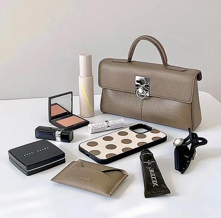 محفظة يد نسائية راقية