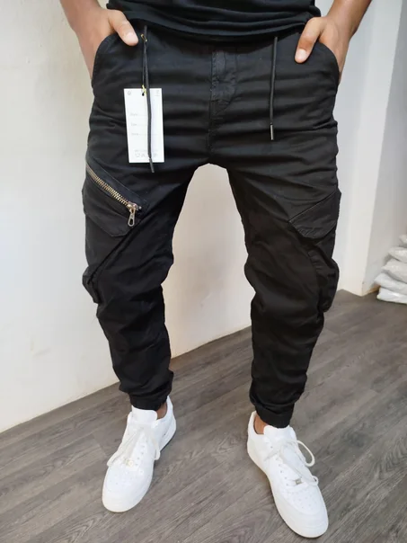 CARGO PANTS WITH POCHETS IN THE SIDES
