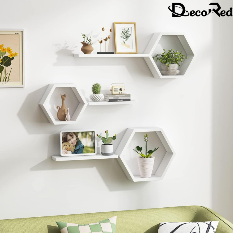 أرفف خشبية سداسية مثبتة على الحائط