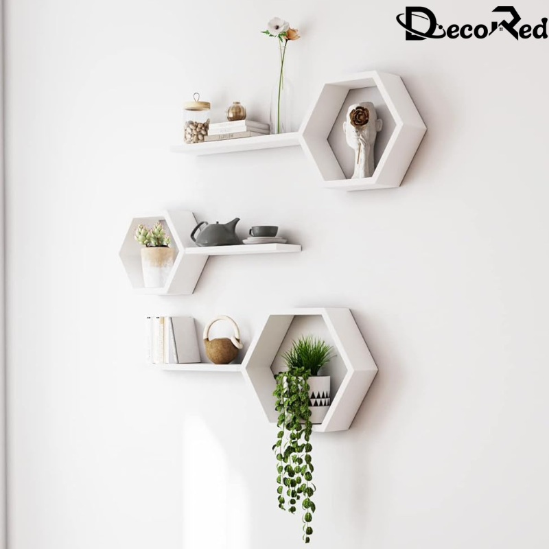 أرفف خشبية سداسية مثبتة على الحائط