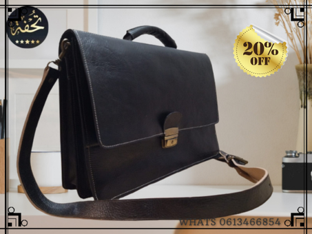 محافظ من الجلد الطبيعي