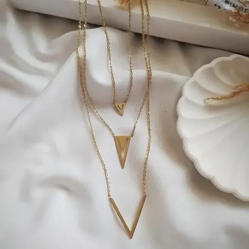 طقم عقد هندسي مثلث – Geometric Triangle Necklace Set