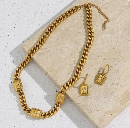 قلادة ذهبية اللون - Necklace Gold-Tone