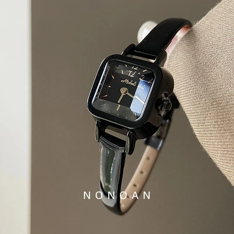 Elegant Women's Retro Black Waterproof Quartz Watch