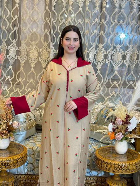 جلابة راقية بتطريزات ناعمة