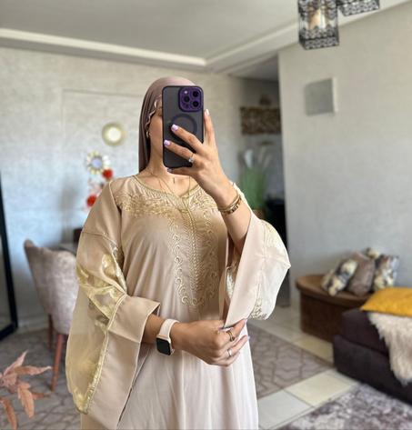 قندورة بالطرز رباطي صم حر وتليجة كمام اللون فاللون