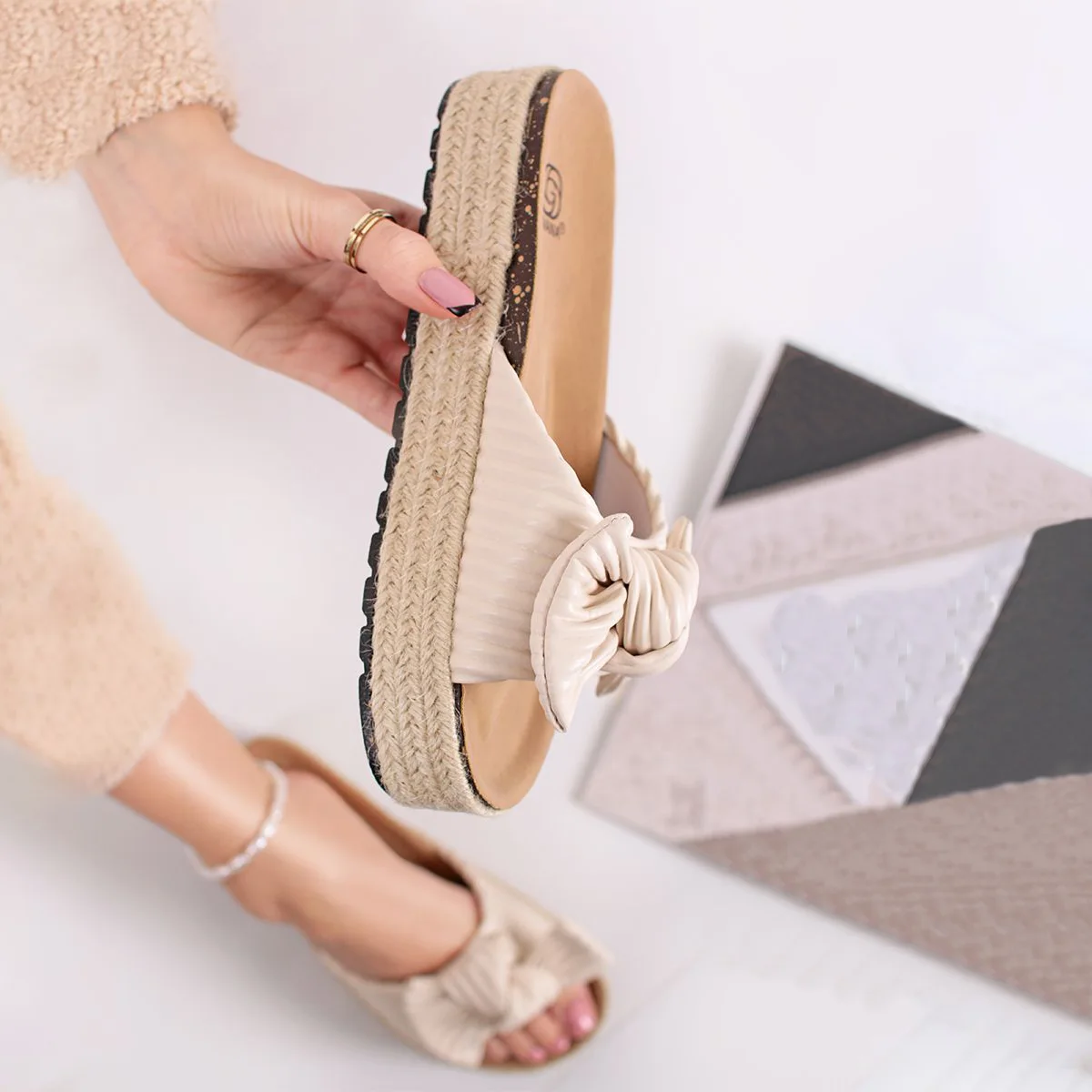 Sandale Plate à Nœud Décoratif - Beige