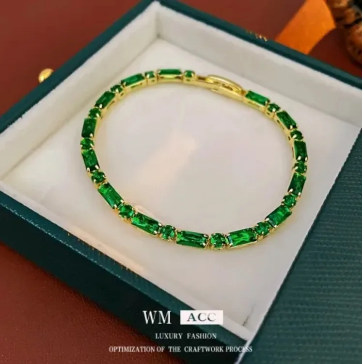 • سوارة نسائية تصميم انيق ستايل اوروبي مزينة بالزاركون الاخضر