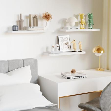 رفوف خشبية بثلاث مستويات