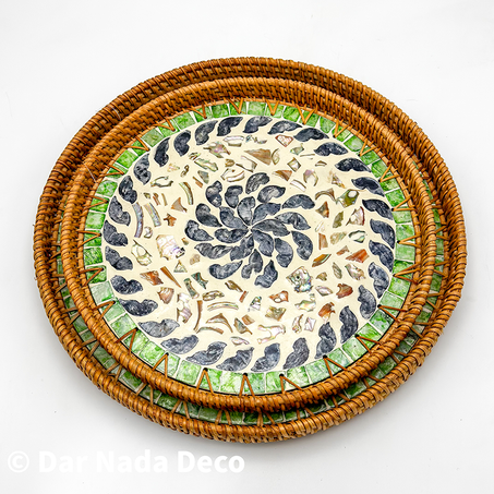 Plateau rond en rotin avec incrustation en nacre