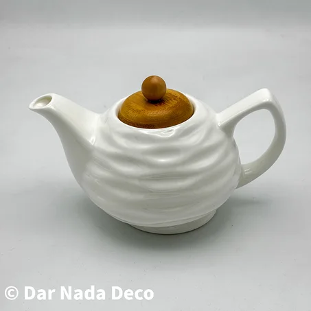 Théière en porcelaine avec couvercle en bambou