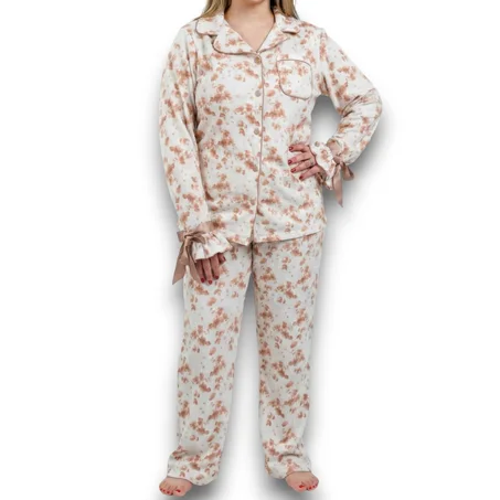 بيجاما نسائية أنيقة – راحة تدوم وأناقة تُحسّ