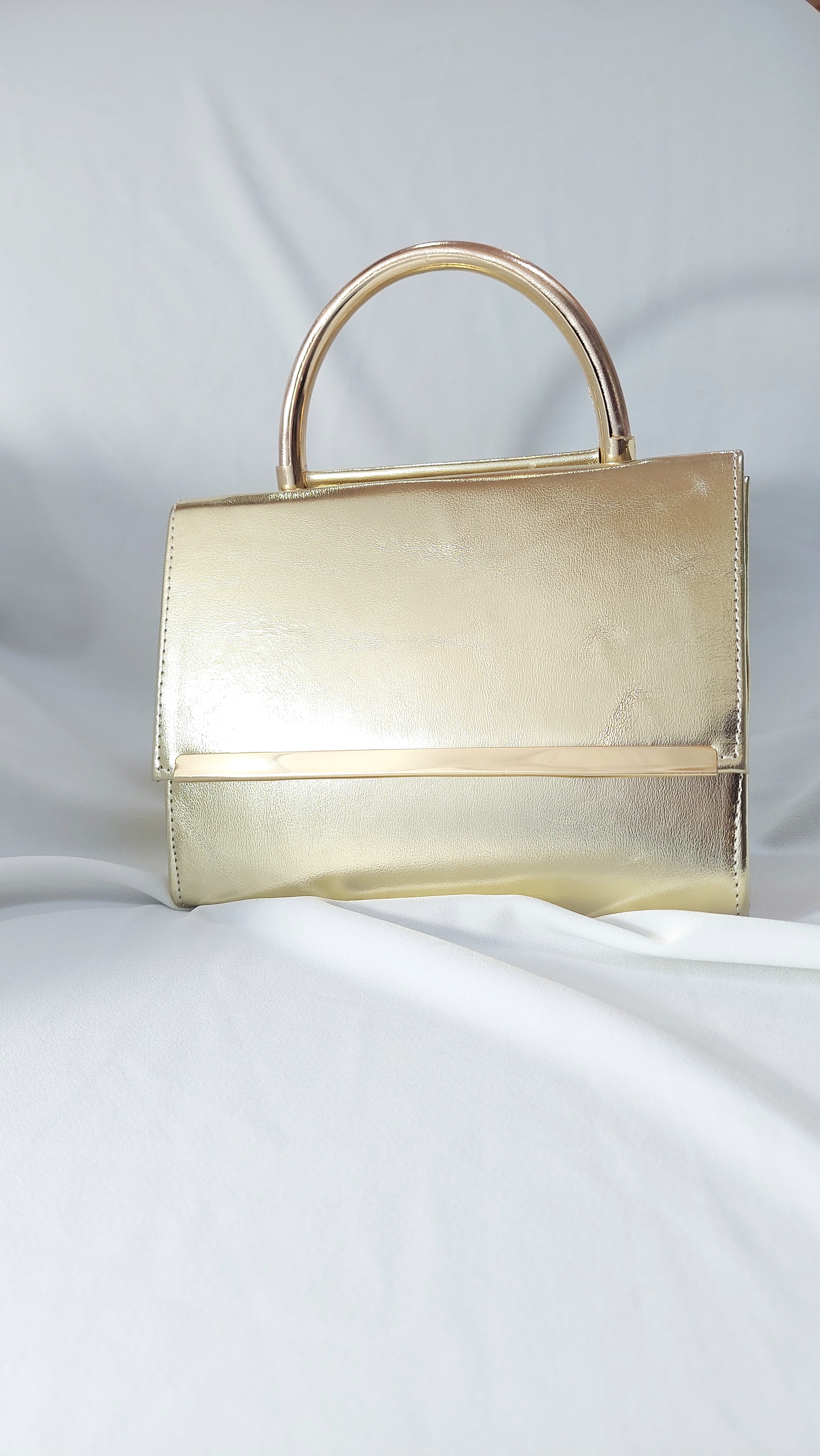 Sac avec bandoulière en chaîne métallique