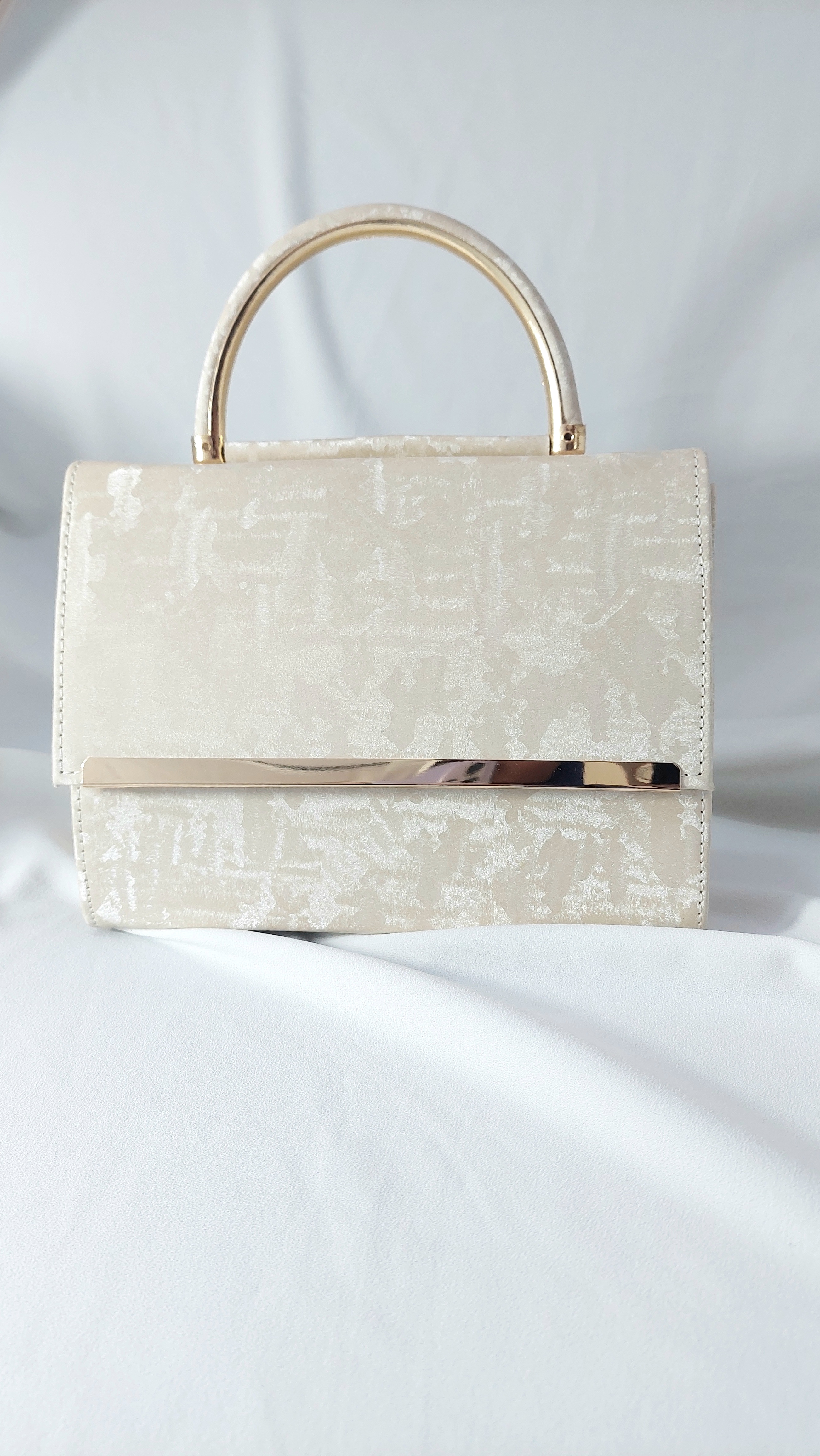Sac Beige avec Bandoulière en chaîne métallique