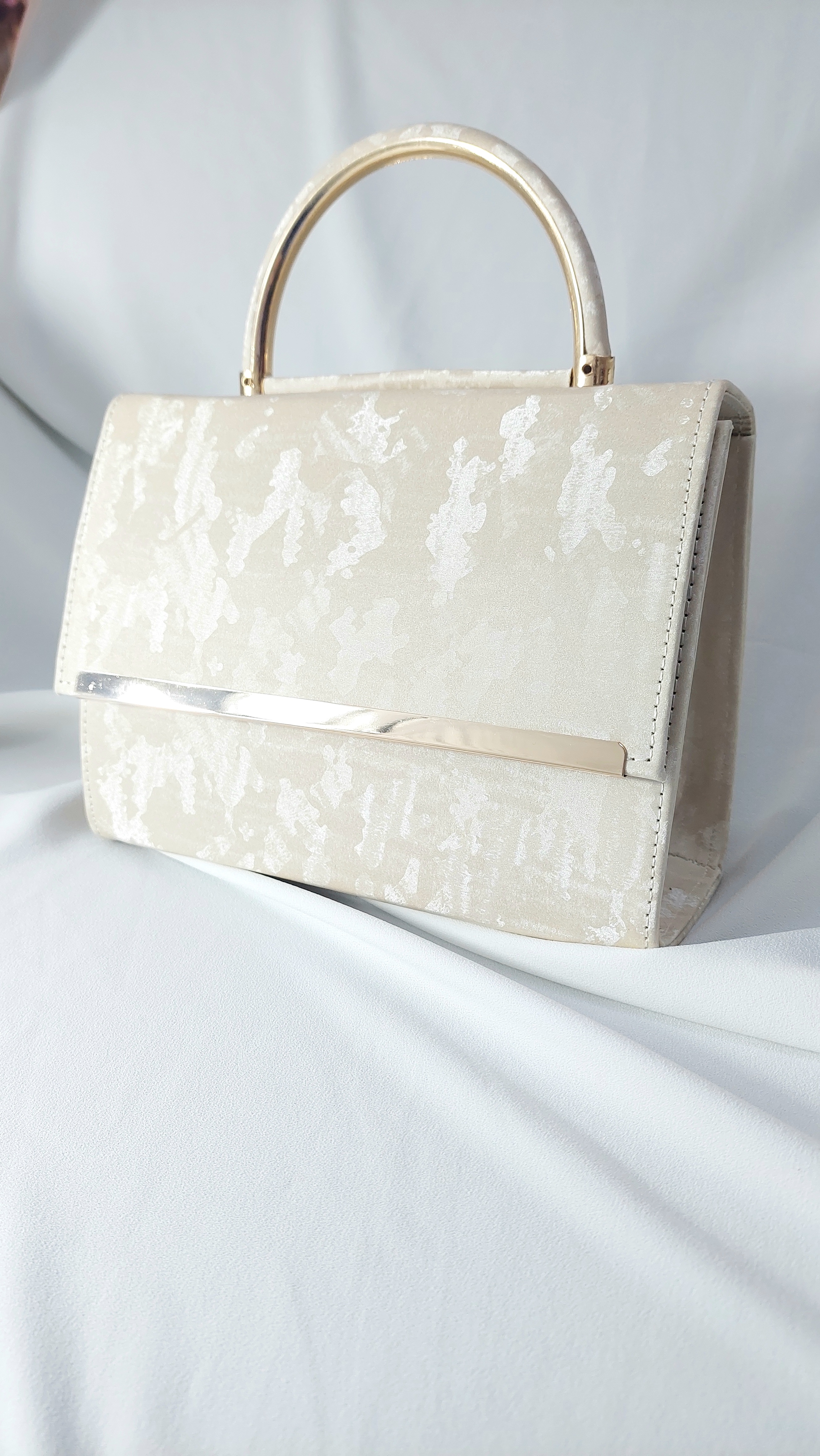 Sac Beige avec Bandoulière en chaîne métallique