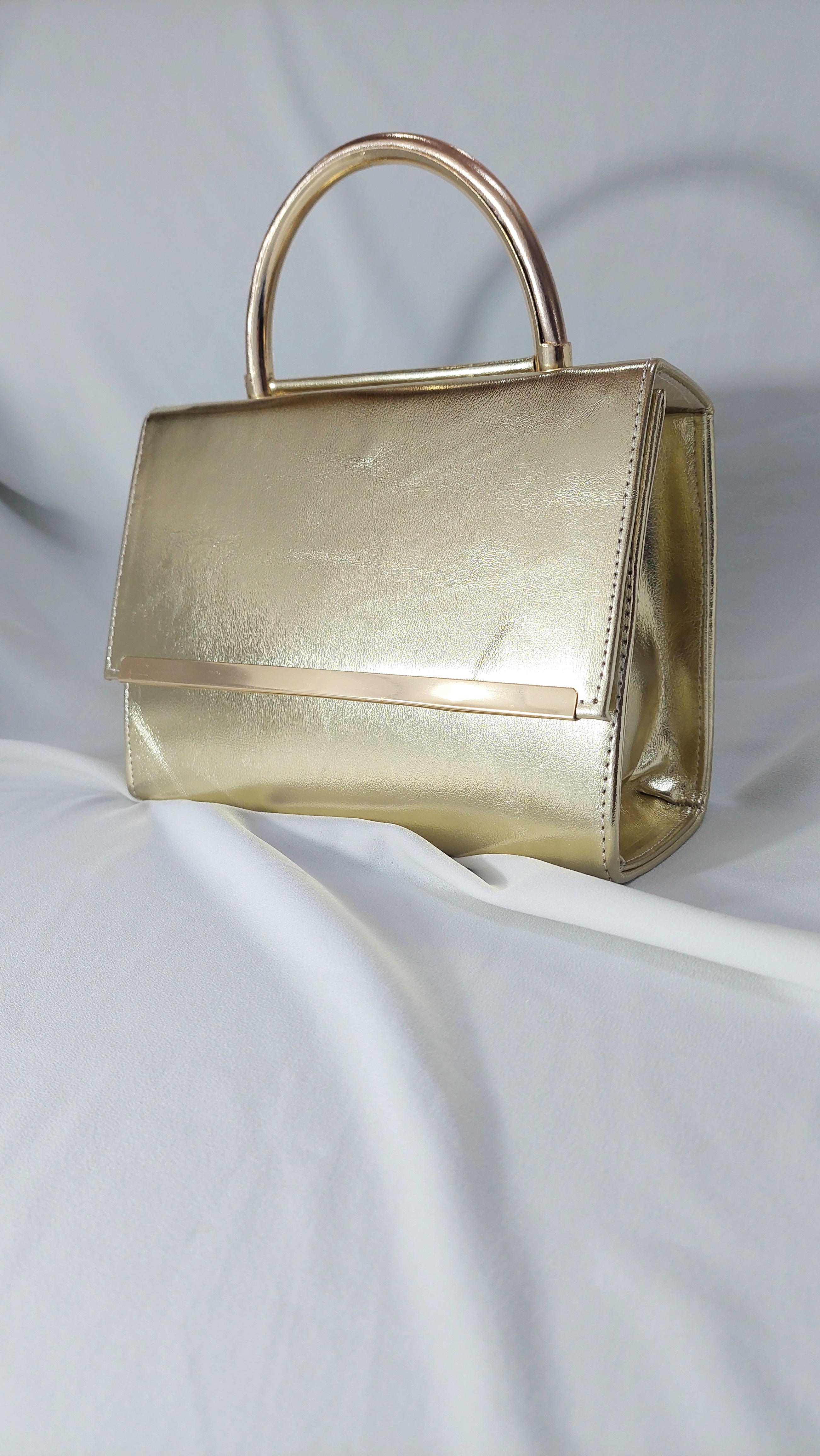 Sac avec bandoulière en chaîne métallique