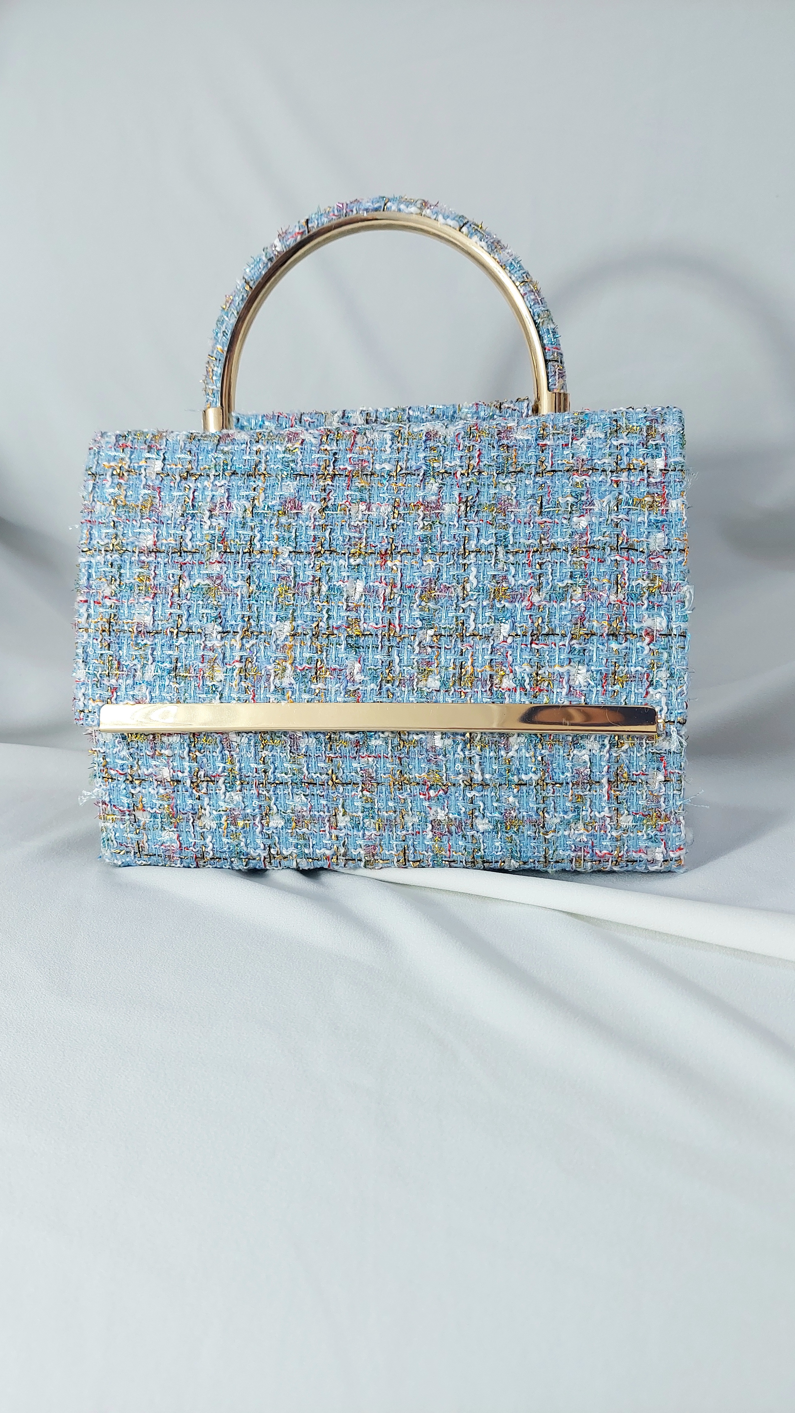 Sac avec bandoulière en chaîne métallique