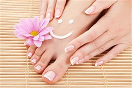 العناية باليدين والقدمين