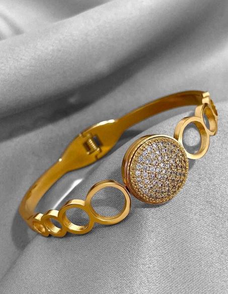 Bracelet simple en acier inoxydable avec des bagues creuses rondes incrustées de strass