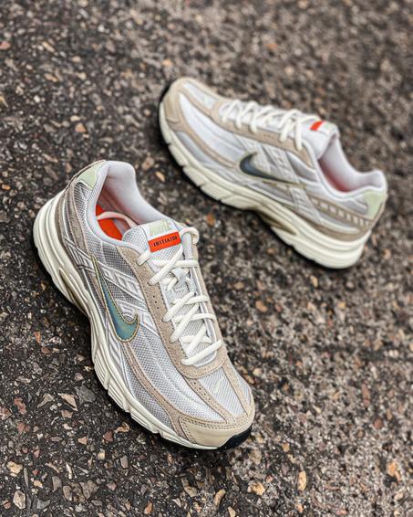 NIKE INITIATOR