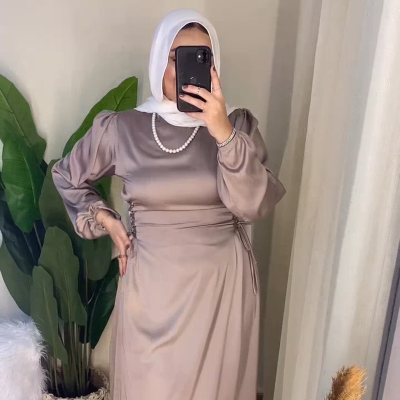 فستان ستان حزامين من الجنب