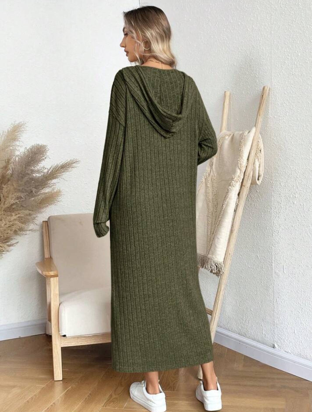 فستان شتوي راقي وأنيق – الدفء والستايل ف قطعة وحدة