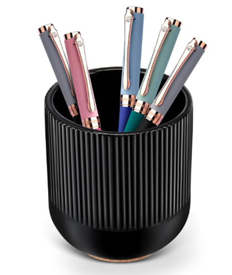 حامل أقلام مكتبي من السيراميك – منظم عصري للأدوات المكتبية وفرش المكياج مع قاعدة فلين واقية – متوفر بألوان الأسود، الأبيض والأخضر