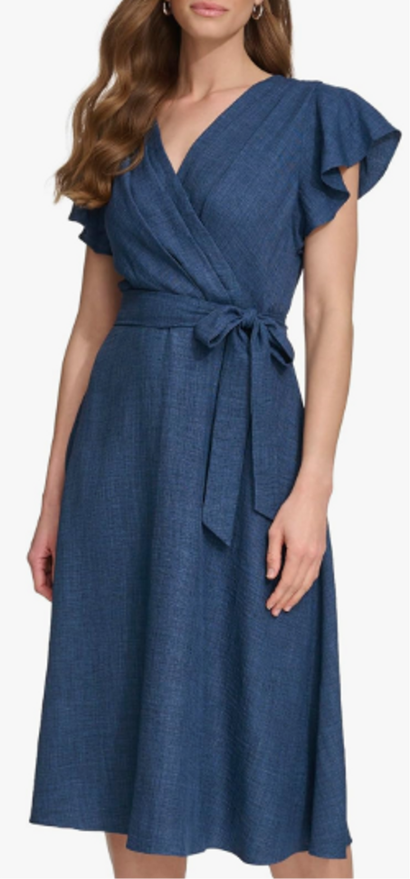 فستان ميدي نسائي من DKNY بقَصّة واسعة وأكمام فراشة مع ربطة خصر