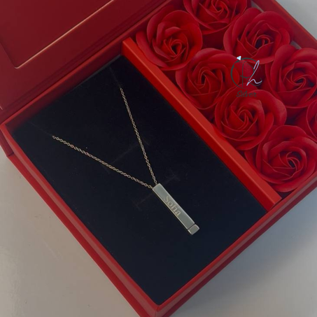 قلادة الاسم المخفي