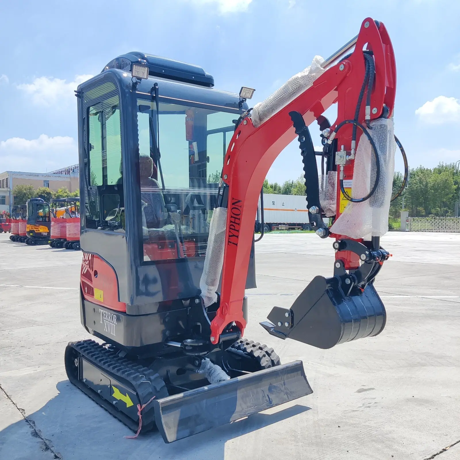 2 Ton New Mini Excavator Digger Tractor, EPA certified KUBOTA D902 Diesel Engine - KUBOTA