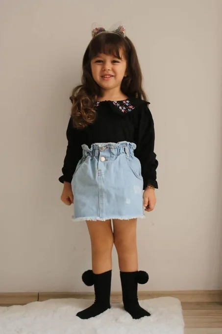 JELIBOOM nouvelle collection Blouse brodée noire et jupe en jean