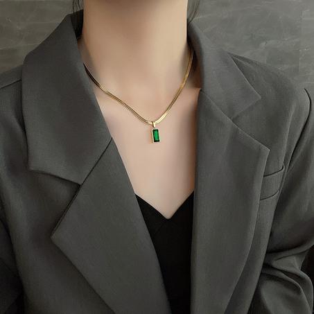 Green Stone Womens Necklace قلادة مقاومة للصدا