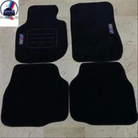 tapis moquette M/// noir