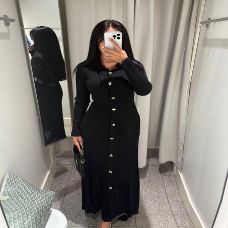 Robe en maille douce avec bouton doré