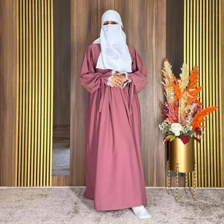 عباية نسائية أنيقة من Maison Abaya