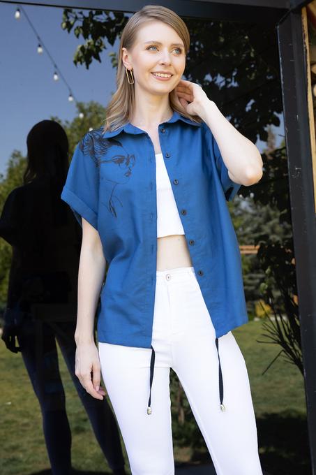 قميص بأزرار وطبعة نسائي