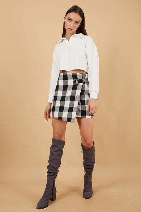 تنورة قصيرة بمربعات نسائية