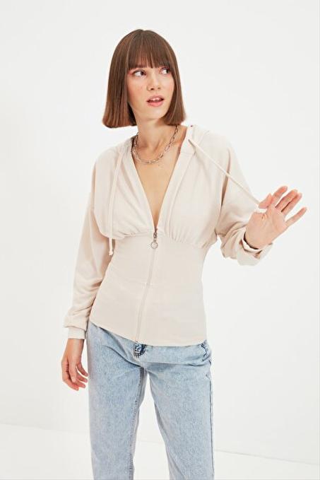 سويت شيرت هودي كريمي نسائي