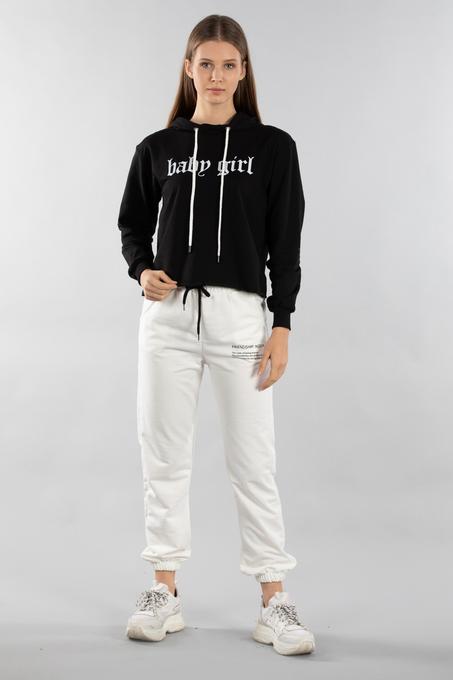 سويت شيرت هودي أسود بطبعة شعار نسائي