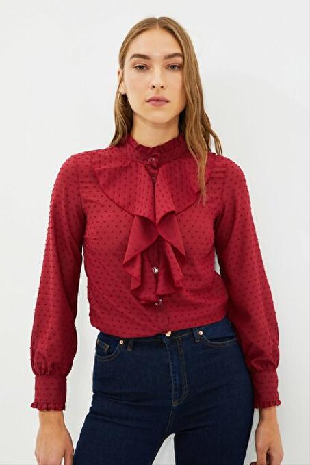 قميص عنابي مكشكش نسائي