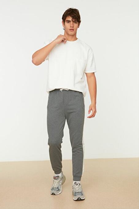 بنطلون رياضة رمادي غامق بجوانب مخططة رجالي