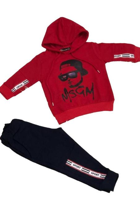 ملابس رياضة حمراء بطبعة ولادي