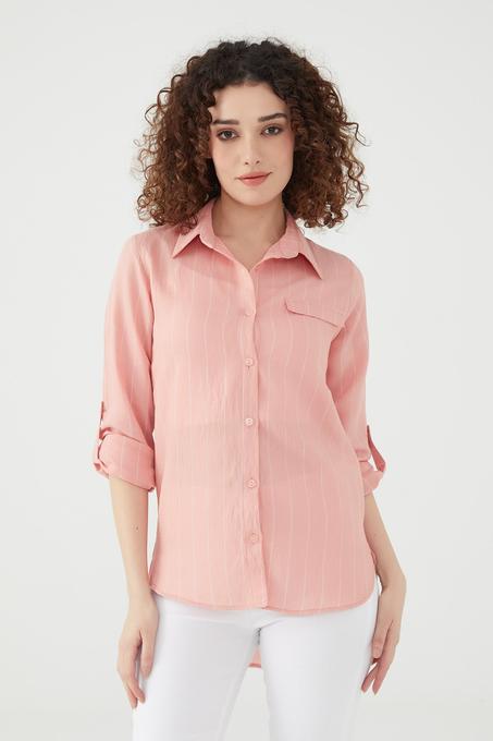 قميص مخطط بجيوب نسائي