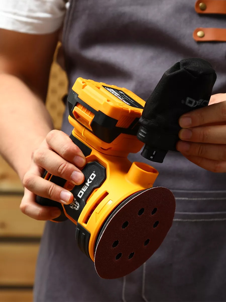 آلة صقل لاسلكية DEKO 20V مع أكياس غبار وأقراص صنفرة متعددة  📝 الوصف: