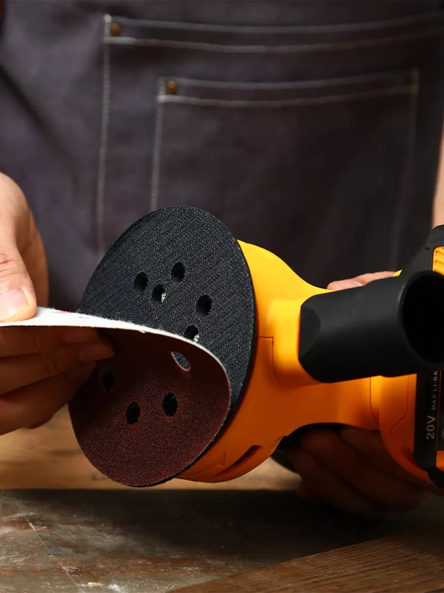 آلة صقل لاسلكية DEKO 20V مع أكياس غبار وأقراص صنفرة متعددة  📝 الوصف: